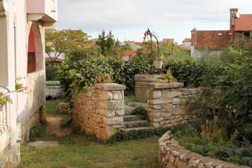 Family friendly apartments with a swimming pool Rovinj - 3394 - image 3