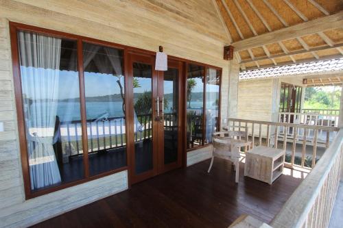 Ombak Bay Lembongan near Dream Point Ceningan