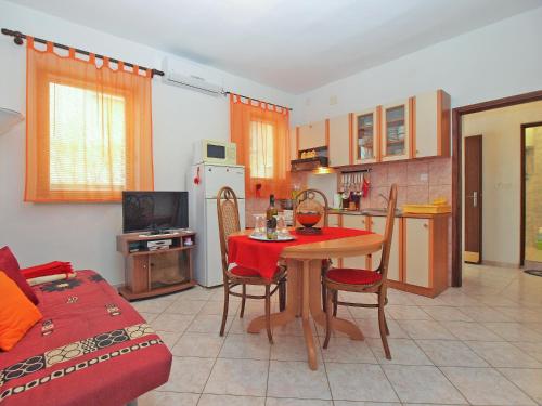 Apartment Vladimira 1569 - image 14