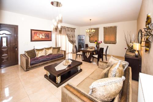  Agatho's Residence in Mouladhianá