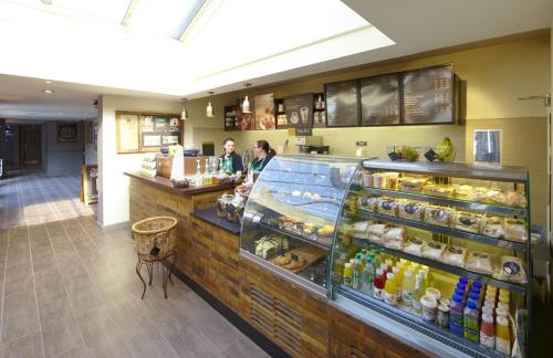 Village Hotel Hull - image 3