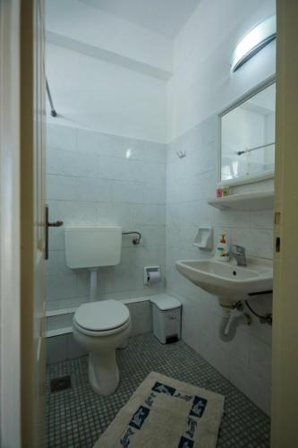 Sunrise Hotel - image 10