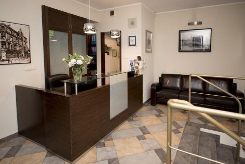 Red Brick Apartments - main image