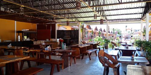 Restaurant, Lanta For Rest Boutique Hotel near Muay Thai at Klong Dao Stadium
