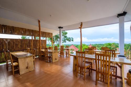 Slumbung Bungalow With Ocean View