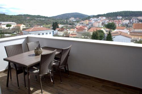 Olive place 4