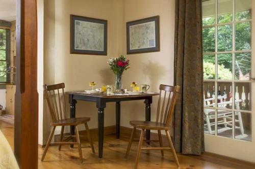 Deluxe Queen Suite