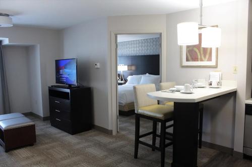 One-Bedroom Suite with Sofa Bed - Communications Accessible
