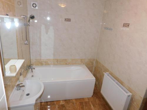 Apartament Luxury - image 4