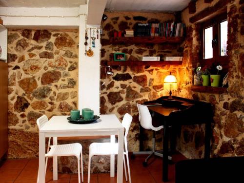 Sweet stone apartment in Imittos