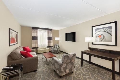 Ramada by Wyndham Des Moines Airport