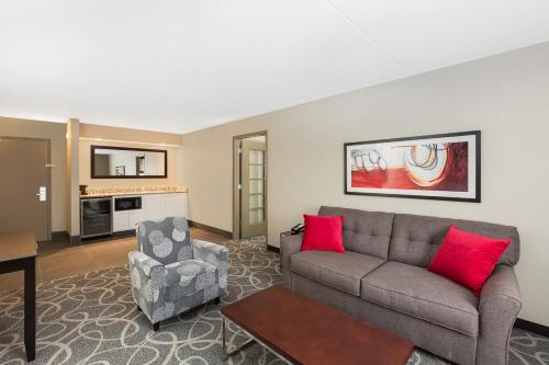 Ramada by Wyndham Des Moines Airport - image 6