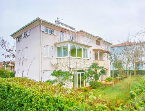  Apartment Zambratija in Zambratija