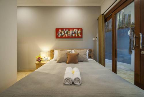 Double Room with Patio image 7