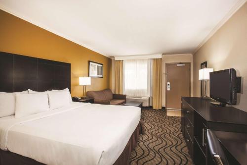 La Quinta Inn & Suites by Wyndham San Diego-Carlsbad