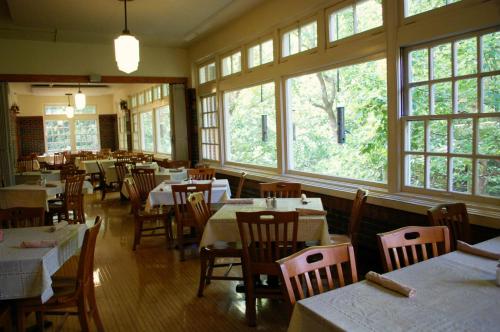 Canyon Inn - image 7