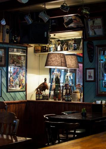 Maddens Bridge Bar & Guesthouse - image 11