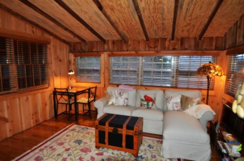 Huckleberry Inn 4 bedroom - main image