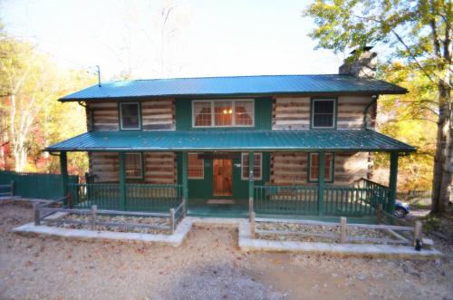 Huckleberry Inn 4 bedroom Sevierville