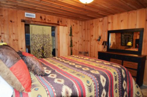 Huckleberry Inn 4 bedroom - image 7