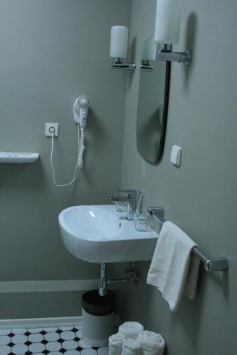 Standard Double Room image 1