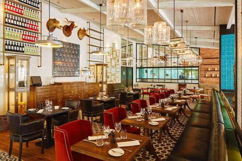 Restaurant, THE LAKERS Boutique Apartment in Almancil