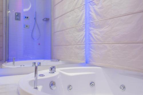 LUX Suites in Roma - image 8