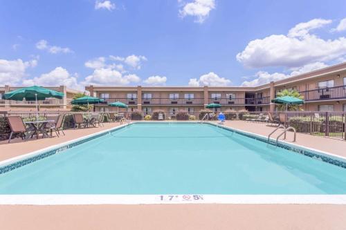 Ramada by Wyndham Macon in Macon, USA