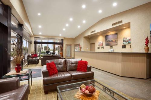 Ramada by Wyndham San Diego North Hotel & Conference Center - image 7