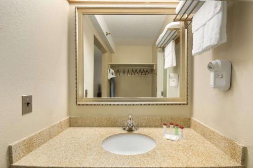 Ramada by Wyndham Raleigh in Raleigh, USA