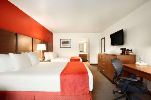 Ramada by Wyndham San Diego North Hotel & Conference Center - image 8
