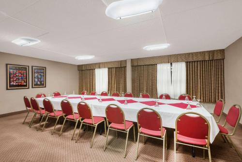 Ramada by Wyndham Watertown - image 5