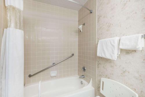 Ramada by Wyndham Watertown Thousand in Watertown, USA