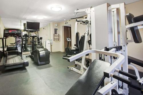 Fitness center, Ramada by Wyndham Houston Intercontinental Airport South in Houston (TX)