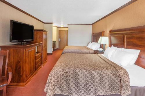 Ramada by Wyndham Mackinaw City Waterfront