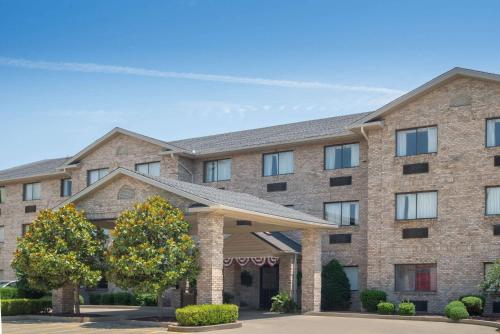. Ramada by Wyndham Catlettsburg Ashland