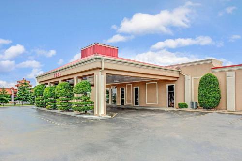 Ramada by Wyndham Murfreesboro - Hotel