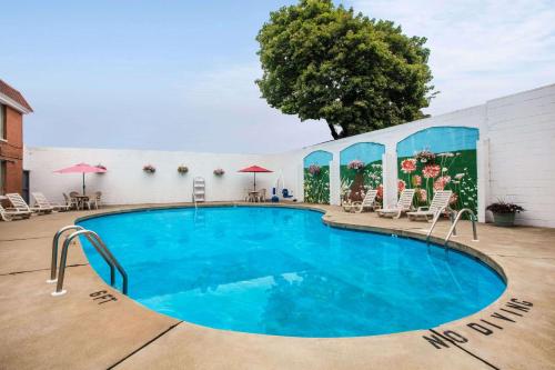 บริการและสิ่งอำนวยความสะดวก, รามาดา บาย วินด์แฮม ลิโกเนียร์ (Ramada by Wyndham Ligonier) in ลิโกนิเอ (PA)