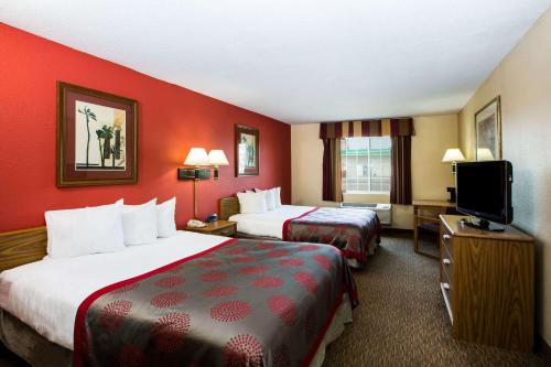Queen Room with Two Queen Beds - Non-Smoking