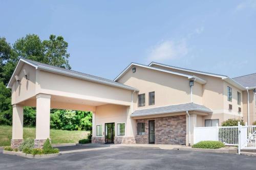 . Ramada by Wyndham Tell City