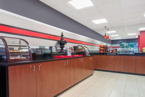 Ramada by Wyndham Catlettsburg/Ashland - 레스토랑