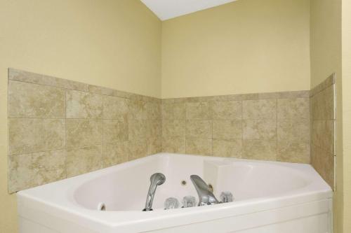 Ramada Limited - Columbia - image 3