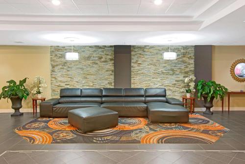 Ramada Plaza by Wyndham Charlotte Airport Conference Center - image 3