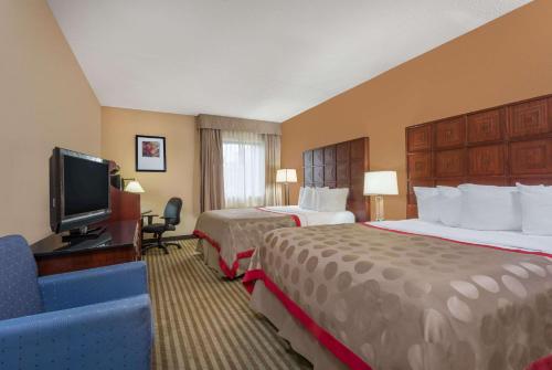 Ramada by Wyndham Columbus Polaris