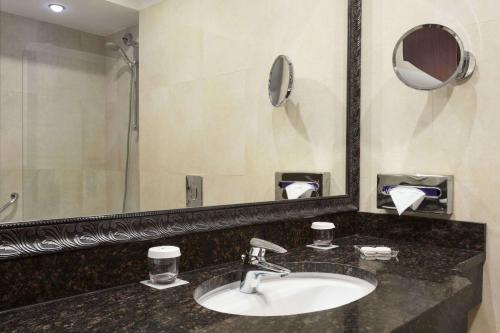 Ramada Hotel & Suites by Wyndham Bucharest North - image 7