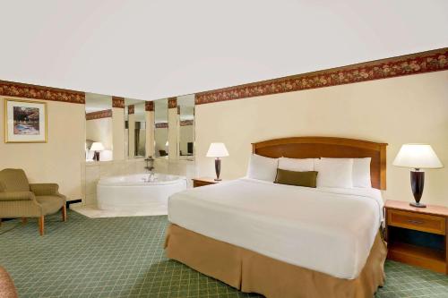 Ramada by Wyndham Mitchell Hotel & Conference Center - main image