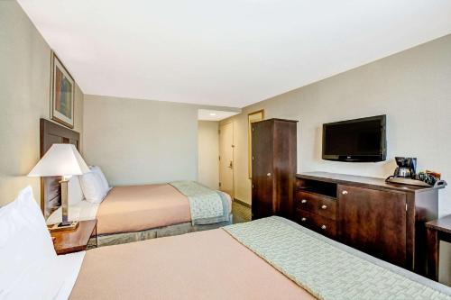 Hillcrest Hotel Near JFK Airtrain Queens 