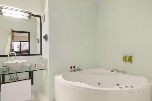 Ramada Iasi City Center - image 14