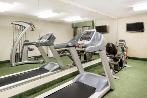 健身中心/健身設施, 哥倫比亞溫德姆華美達酒店 (Ramada by Wyndham Columbia) in 密蘇里州哥倫比亞 (MO)