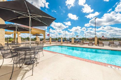 Ramada by Wyndham College Station